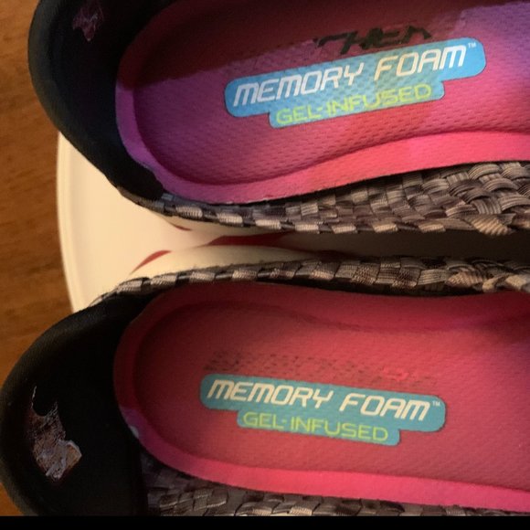 Skechers Women's Woven Flats - Black and Pink - Picture 3 of 8